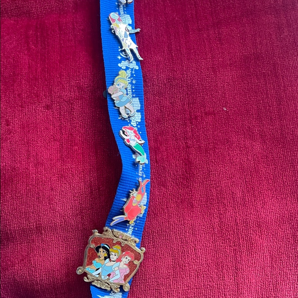 Blue Kids Toy Lanyard with Character Pins - Picture 4 of 7